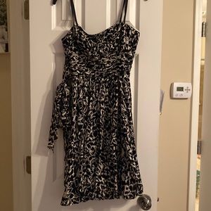 Gorgeous 100% silk BCBG Maxazria strapless dress. Size 4